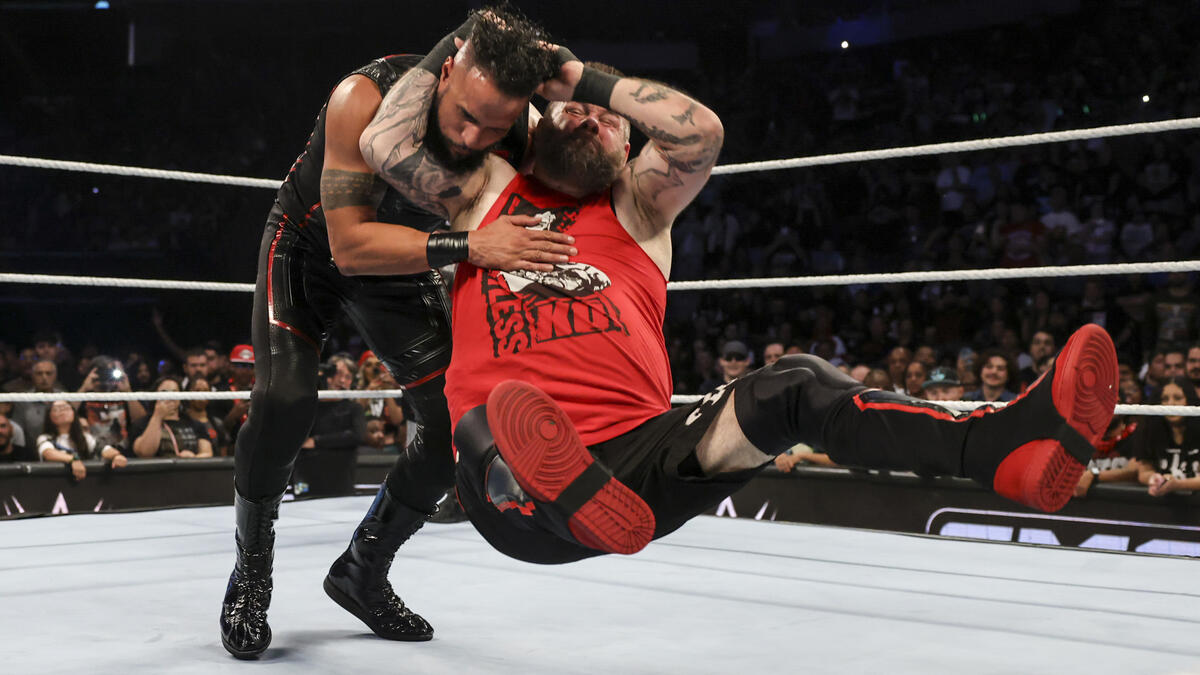 Kevin Owens Tama Tonga Stunner