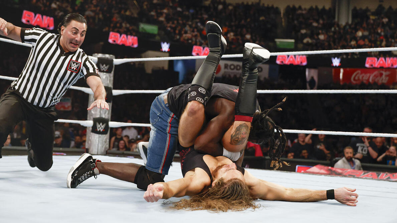 WWE Raw R-Truth Pete Dunne