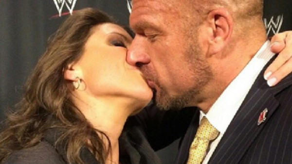 15 Stephanie McMahon Backstage Photos You Need To See â€“ Page 3