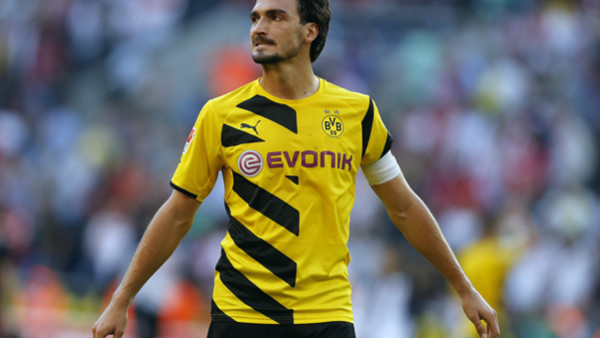 Dortmund's Mats Hummels reacts after losing the German first division Bundesliga soccer match between 1.FC Cologne and BvB Borussia Dortmund in Cologne, Germany, Saturday, Oct. 18, 2014. (AP Photo/Frank Augstein)