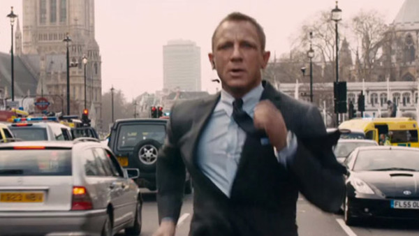 Skyfall Bond Running Daniel Craig