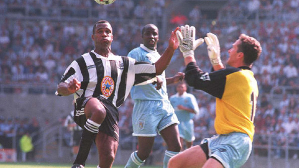 Newcastle Utd's Alan Shearer (centre) celebrates his opening goal with teammates Nikos Dabizas (left) and Gary Speed, during their FA Barclaycard Premiership match at Newcastle's St James' Park stadium.  *05/03/04: Nikos Dabizas (seen here whi