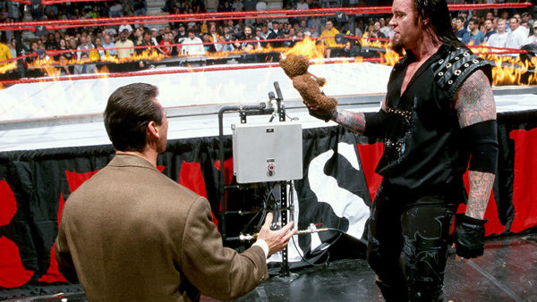 The Undertaker's 10 Greatest WWE Raw Moments Ever