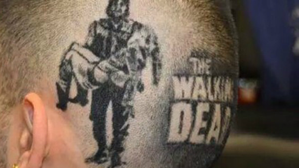 Tattoo Artist Creates Huge The Walking Dead Design On Fans Back