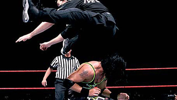 WrestleMania 18   Rob Van Dam Vs William Regal 03