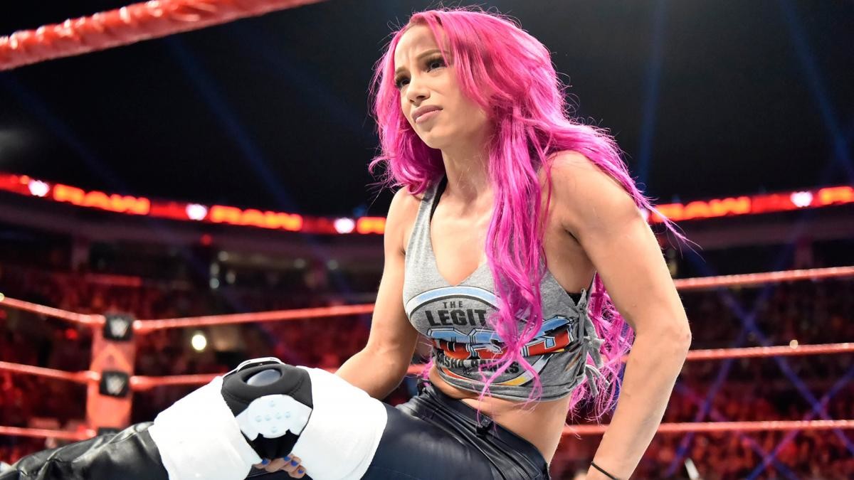 Sasha Banks Struggling With WWE Injury?