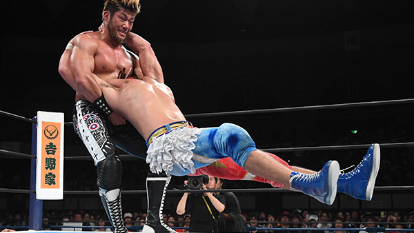 Kenny Omega Wins IWGP Heavyweight Championship