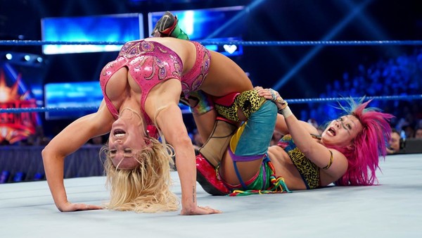 Sasha Banks Natalya