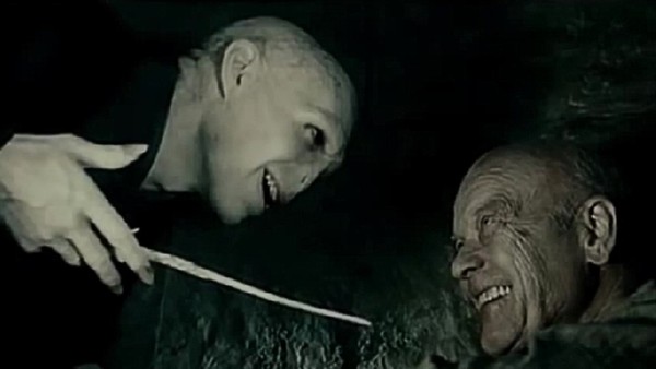 voldemort holding wand