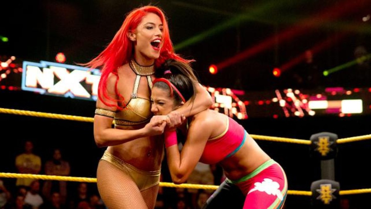 Ев против. Eva Marie vs. WWE 2015 девушки реслинг. Ева Мари фото WWE 2021. Eva Marie vs Asuka.