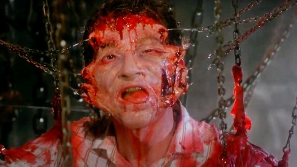 10-greatest-use-of-practical-sfx-in-horror-movies-page-5