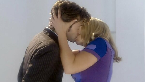 Doctor Who New Earth Tenth Doctor Rose kiss
