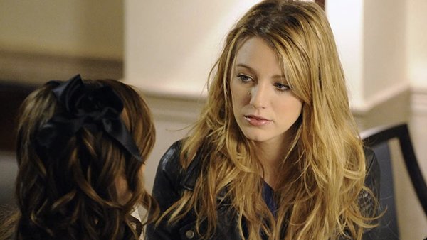 unpopular opinion? i think serena's grad tassel in her hair was cute, fun,  and very fitting to her character : r/GossipGirl