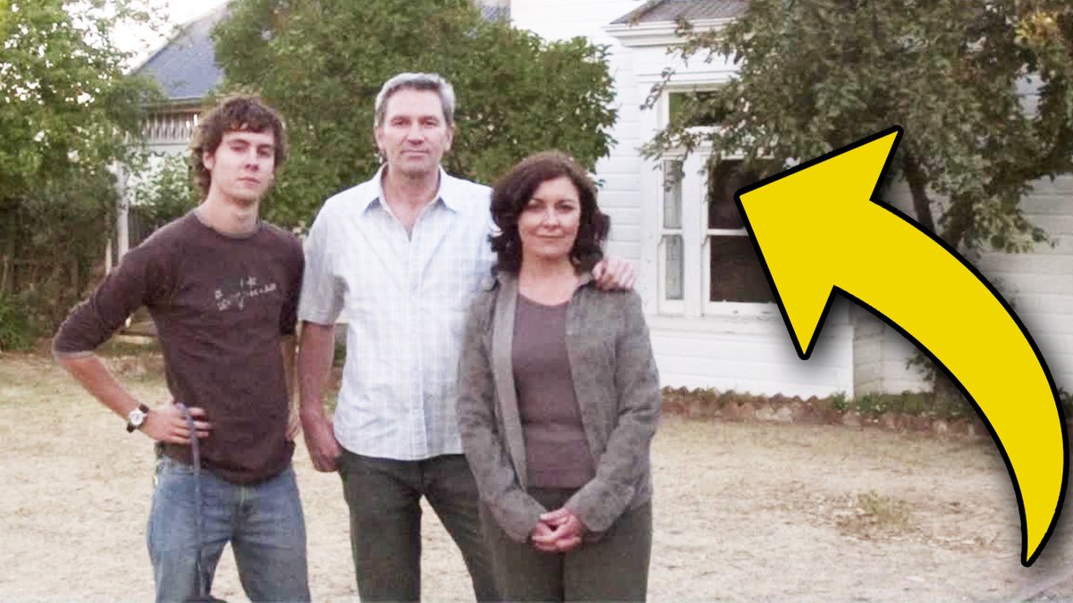 10-disturbing-things-found-in-the-background-of-horror-movies-page-7
