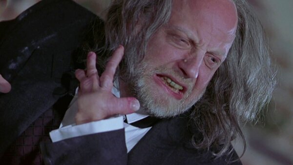 scary movie 2 strong hand