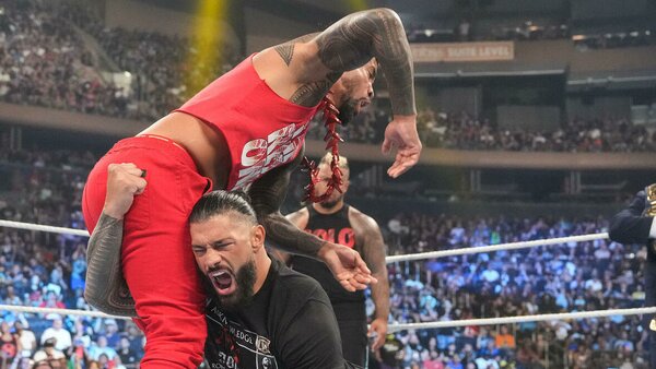 Roman Reigns Jey Uso Low Blow Solo Sikoa Bloodline