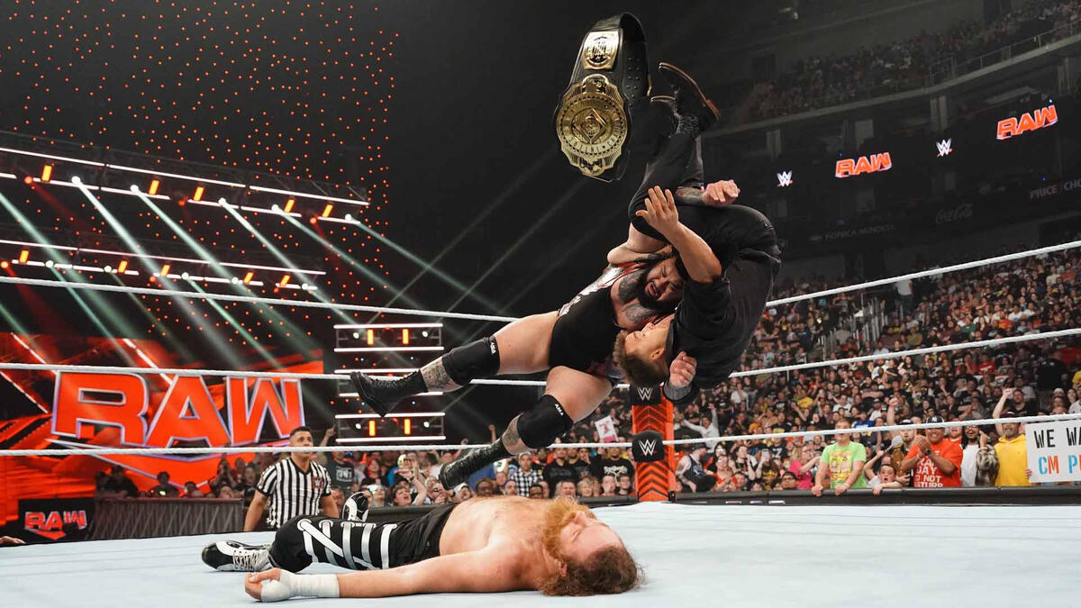 5 Ups & 6 Downs From WWE Raw (29 April Results & Review) Page 11